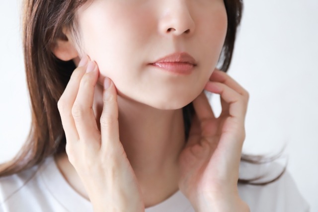 噛み合わせを気にする女性